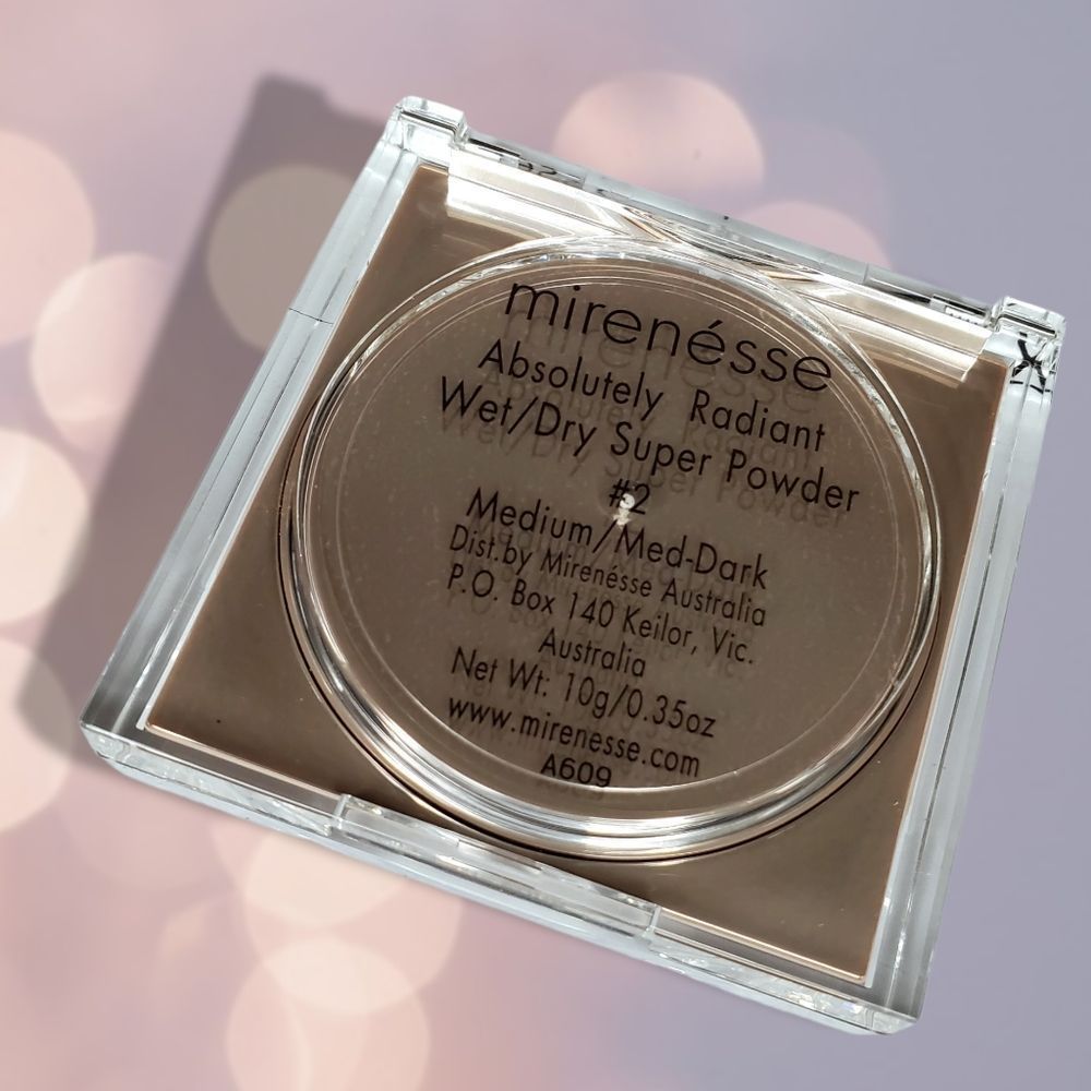 LE Mirenesse Absolutely Radiant Super Powder Foundation in Medium - Picture 5 of 7